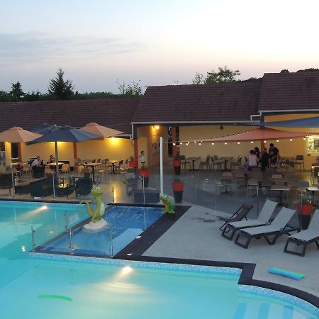 Camping L'Arada Parc Hotel Sonzay Exterior foto